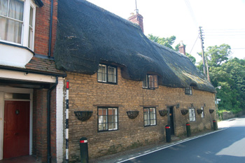 Former 31 High Street and 1 Church Walk in May 2008